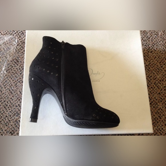 Lovely People Patent And Suede Heeled Boots - Picture 6 of 9